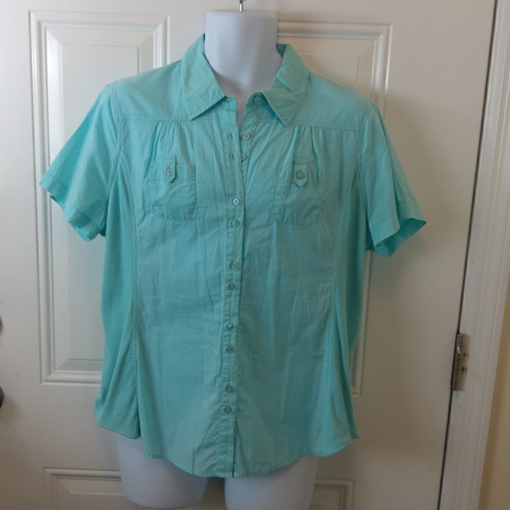 (3/$20) Kim Rogers short sleeve button front shirt